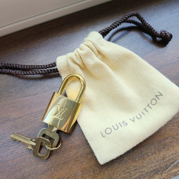 Louis Vuitton Gold Lock #445 Necklace - Picture 2 of 4